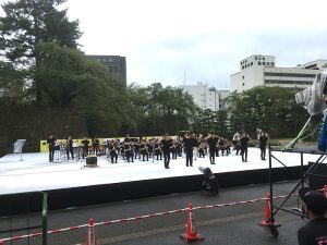 福井県庁前広場で行われた高校生の演奏するステージ設営を担当させていただきました。
